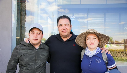  Carlos Delgado, Roberto Silva y Alejandra Rabado.