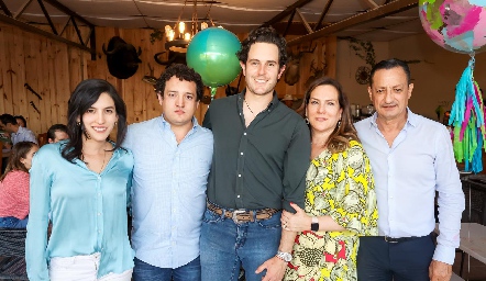  Familia Díaz de León Revuelta, Claudia, Alejandro, Carlos, Claudia y Alejandro.