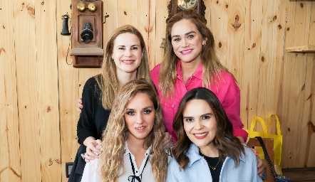  Michelle Baeza, Danaé Enríquez, María Torres y Ale Díaz de León.