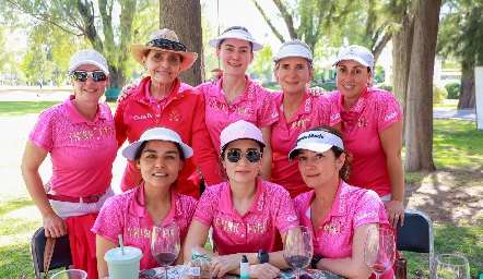  Toyita Villalobos con sus amigas del Golf.