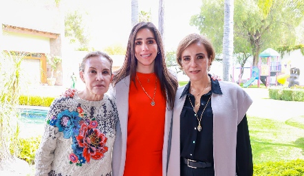  Clara Luz Portales, Daniela Lavín y Patricia Ramos.