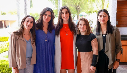  Jessica Gallegos, Nina Galarza, Daniela Lavín, Amaya Goñi y Paola Rodríguez.