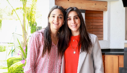  Isa Villanueva y Daniela Lavín.