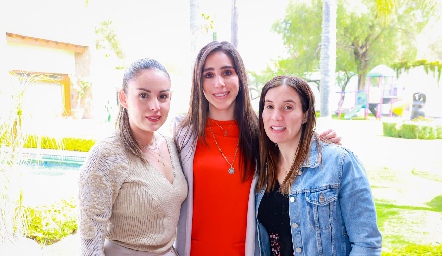  María Claudia Barrera, Daniela Lavín y María Domínguez.