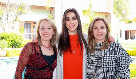  Laura Lavín, Daniela Lavín y Beatriz Lavín.