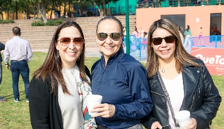  Daniela Domínguez, Vianey Diaz y San Juana Jaramillo.