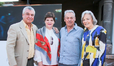  Gerardo, Pilar, Manuel y  Victoria Labastida.