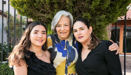  3 generaciones: María Inés Díaz del Castillo, Victoria Labastida y Ana Paula Valdés.