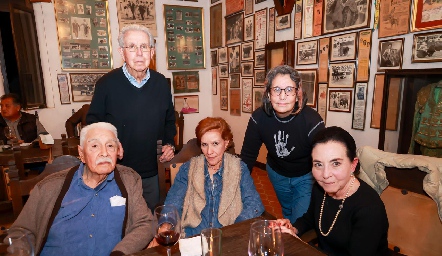  Eduardo Cabal, Rosa Martha Ramírez, Agustín Benítez, Maricarmen Benítez y Gloria Cabal.
