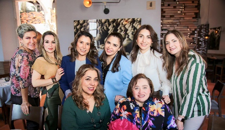 Mine Echavarría celebrando su cumpleaños con sus amigas.