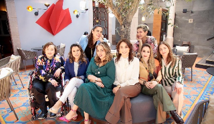  Mine Echavarría celebrando su cumpleaños con sus amigas.
