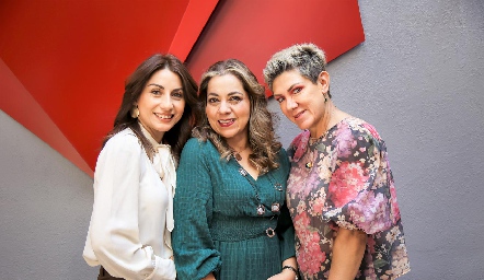  Sonia Yáñez, Mine Echavarría y Margarita Padilla.