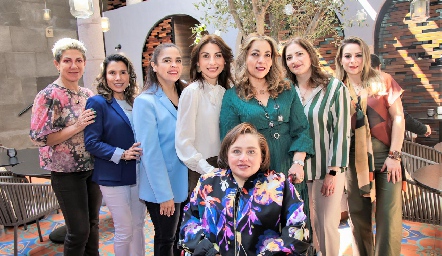  Mine Echavarría celebrando su cumpleaños con sus amigas.