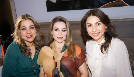  Mine Echavarría, Gilda Acosta y Sonia Yáñez.