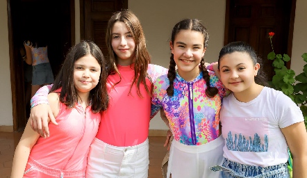  Valentina, Paulina, María José y Mía Mercado.