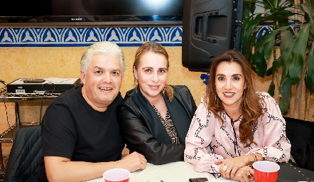  Gerardo Rodríguez, Meritchel y Vanessa Galarza.