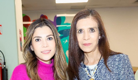  Isa con su mamá Imelda Martínez y su abuela Imelda Maldonado.