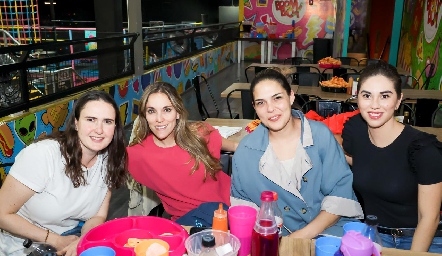  María José Arenas, Daniela Llano, Pilar Allende y Mildred Sánchez.