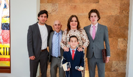  Víctor Barrales. Agustín, Deyanira, Agustín y Alonso García.