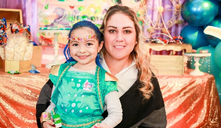  Emilia y Daniela Jonguitid.