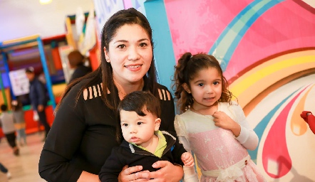  Elizabeth Ávila, Bruno y Regina.