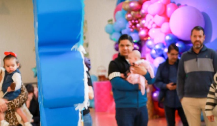  Rompiendo la piñata.