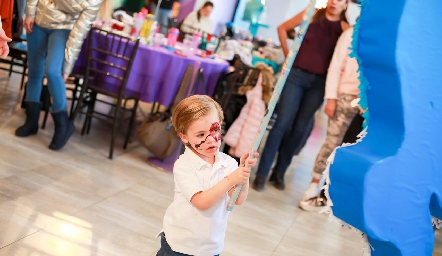  Rompiendo la piñata.