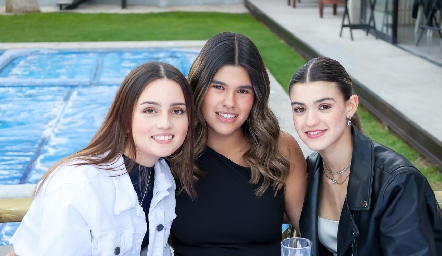  Aurora Torres, Ximena Pérez y Miranda Pizzuto.