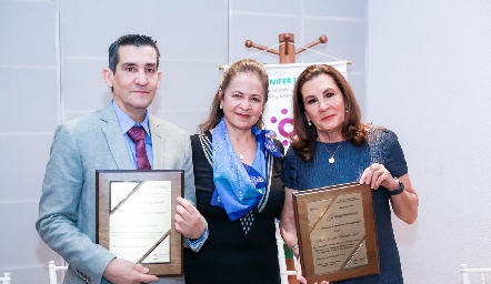 Eduardo Teissier, Martha Elena González y María Cecilia Mancilla.