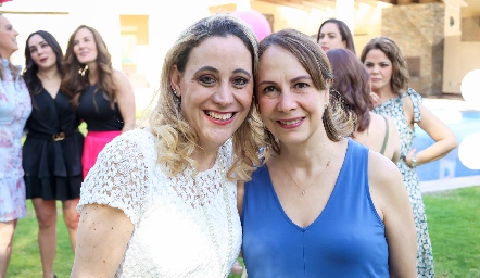  Cristina Burgos y Rebeca Hanel.