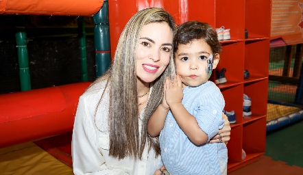  Elizabeth Berrones con su hijo José Manuel Ruiz.