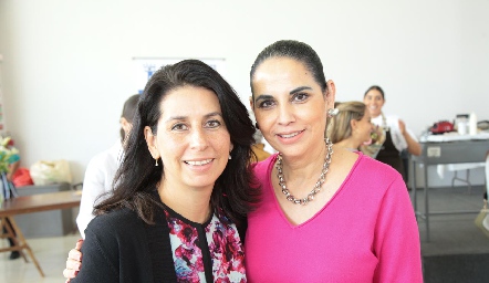  Rebeca Castillo y Malú de Morales.