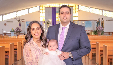  Alejandra Zepeda y José Carlos Mahbub con su hija Sofía.