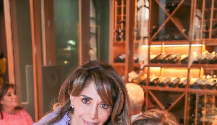  Cecilia de los Santos y Leticia Rojas.