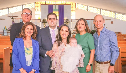 Salvador de la Maza, Paty Silos, José Carlos Mahbub, Alejandra Zepeda, Kikis Fernández y Luis González con Sofía.