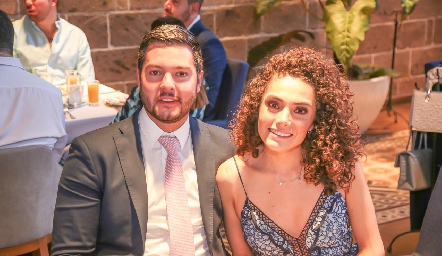  Juan Carlos Magdaleno y Paola Zepeda, padrinos de Sofía.