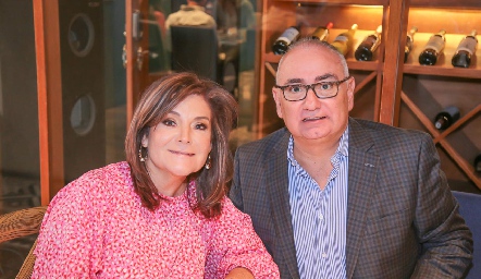 Beatriz Rojas y Roberto Zepeda, abuelos de Sofía.