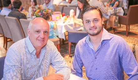 José Victoriano Martínez con su hijo José Victoriano Martínez.