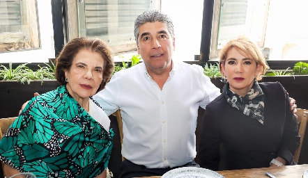  Emelia de Tobías, Rafael Tobías e Isabel Carrillo.