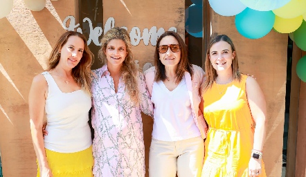  Cristina Ortiz, Lourdes López, Marijó Abaroa y Sandra Pérez.