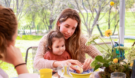  Ana Pau López con su sobrina Rafaela.