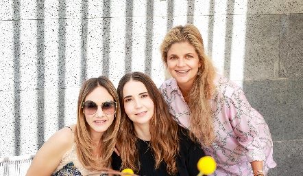  Ale Salas, Emmy Lozano y Lourdes López.