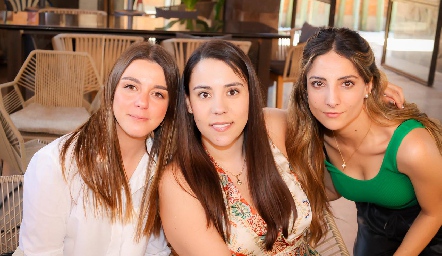  María Palomar, Mariela Narváez y Daniela Torres.