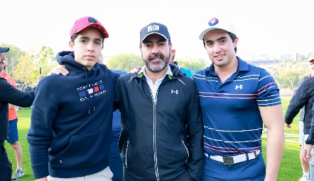  Daniel, Gustavo y Gustavo Puente.