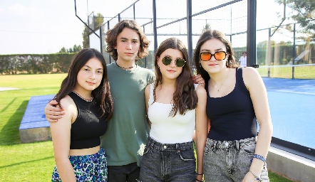  Ana Sofía Álvarez, Pato Tapia, Manu Sambrano y Sofía García.