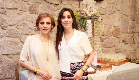  Patricia Ramos con su hija Daniela Lavín.
