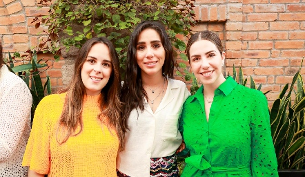  Claudia Antunes, Daniela Lavín y Pau Robles.