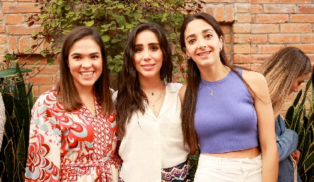  July Valle, Daniela Lavín e Isa Villanueva.