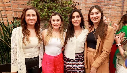  Lorena Madrigal, Fer Pérez, Daniela Lavín y Liliana Medina.
