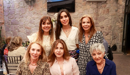  Alis Gómez, Daniela Lavín, Elena Gaviño, Laura Lavín, Susana Ayech y Carmen Lavín.